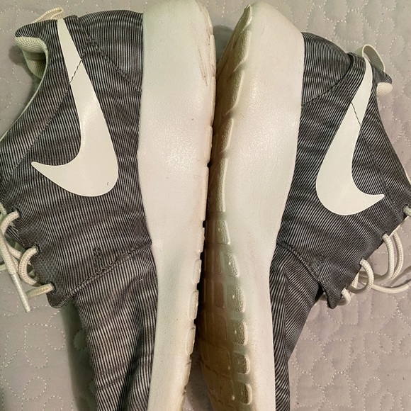 Grey and White Roshe Runs - Picture 3 of 8